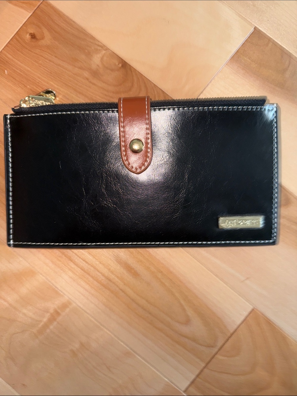 Ladies Black Leather Wallet Clutch with Brown Accent NEW